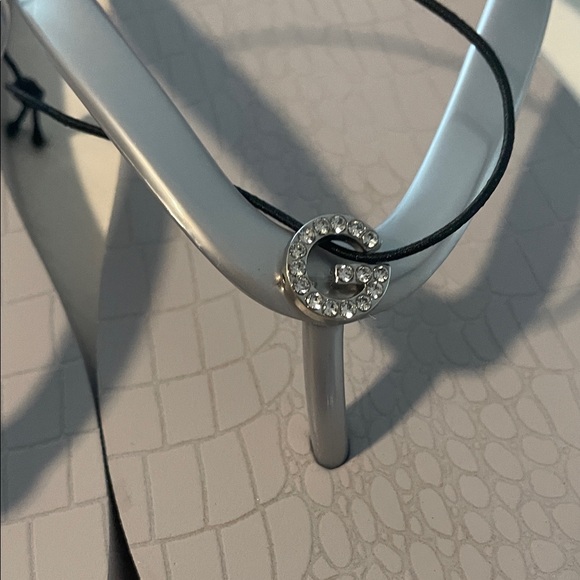 GBC Women's Elegant Rubber Gray Flip Flop Sandals - Picture 5 of 7